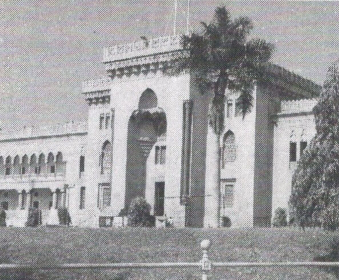 Institutional building with columns and an arched entrance